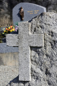 Grabstein mit Kreuzornament, Alternative zum Grabkreuz