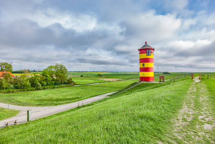 Seebestattung auf der Nordsee: Leuchtturm von Pilsum