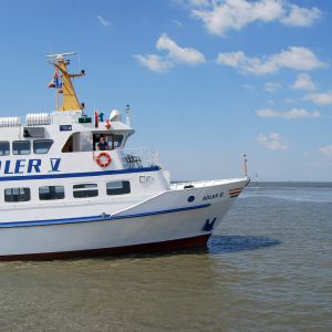 Seebestattung vor Nordstrand: MS "Adler V" Seebestattung vor Nordstrand: MS "Adler V"