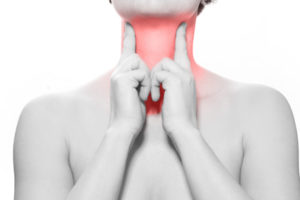 Leichenstarre (Rigor mortis) beginnt am Unterkiefer und breitet sich über die Halspartie über den Rumpf aus