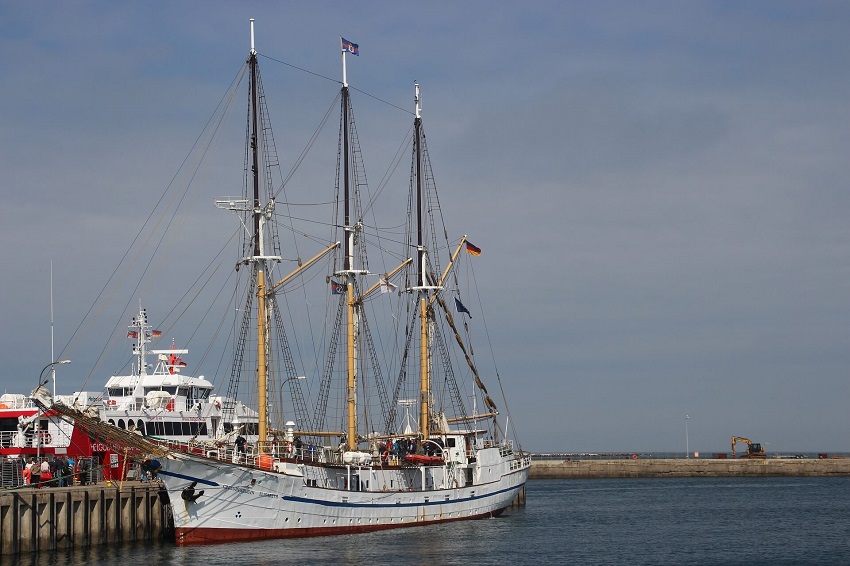 Seebestattung vor Helgoland: Segelschiff