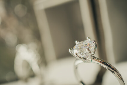 Diamantbestattung: Ring mit Stein
