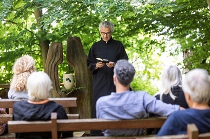 Quelle: FriedWald GmbH Trauerfeier im FriedWald