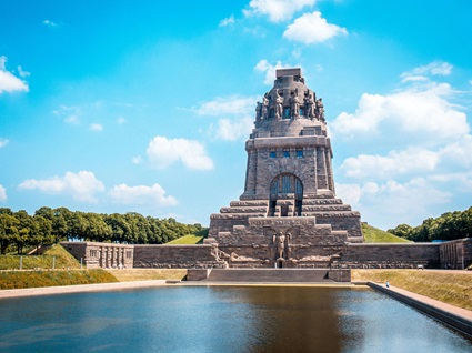 Foto von Leipzig Tours auf Unsplash Bestattungen in Leipzig: Völkerschlachtdenkmal