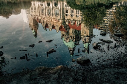 Das Neue Rathaus spiegelt sich im Maschsee