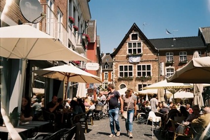 Foto von Shannia Christanty auf Unsplash Bestattungen in Aachen: Blick in die Innenstadt