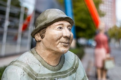Bild von Jürgen57BS auf Pixabay Farbige Skulptur in der Braunschweiger Innenstadt