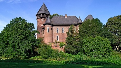 Blick auf Burg Linn in Krefeld