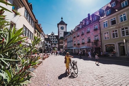 Foto von Marco Pregnolato auf Unsplash Innenstadt von Freiburg im Breisgau