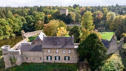 Blick auf die Hardtburg (Ruine einer Wasserburg)