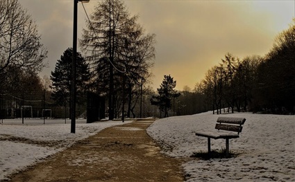Parkbank im Schnee in Remscheid