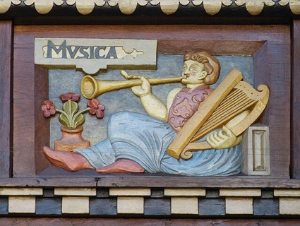 Schnitzdetail "Musica" an einem Fachwerkhaus in Hildesheim
