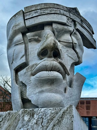 Granitskulptur in Kaiserslautern