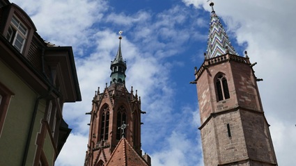 Blick auf die Türme des Villinger Münsters