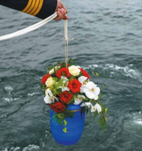 Seeurne wird vor Warnemünde in der Ostsee beigesetzt